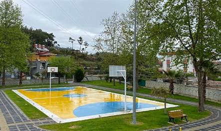 Kemer Belediyesi Park ve Bahçeler Müdürlüğü ekipleri, Kemer’e yeni parklar