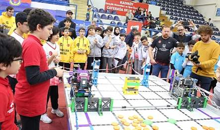 Küçükçekmece Belediyesi Çocuk Üniversitesi ve Bilgi Evleri Robotik Takımı, dünyanın