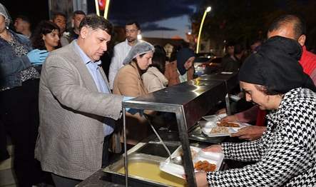 Menderes Belediye Başkan V. Erkan Özkan onlarca Menderesli vatandaşları 19