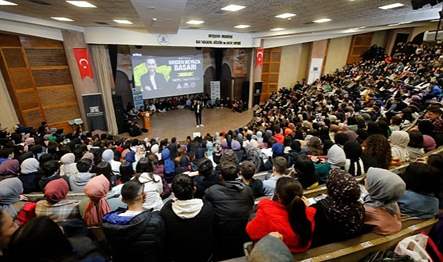 ‘Genç Dostu Belediye’ sloganıyla eğitim hayatlarının her adımında gençlerle birlikte
