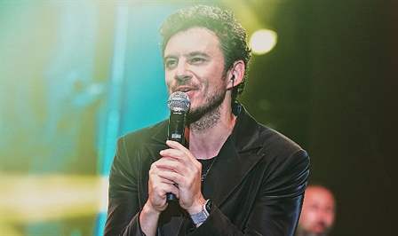 Ünlü sanatçı Buray, konserlerine hız kesmeden devam ediyor.