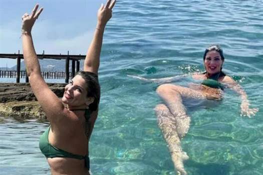 Merhum usta oyuncu Rasim Öztekin'in kızı Pelin Öztekin, Alanya'da sezonu