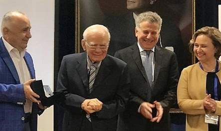 İSTEK Vakfı'nın 38'inci kuruluş yıl dönümünde düzenlenen törende, Amerikan Cerrahlar