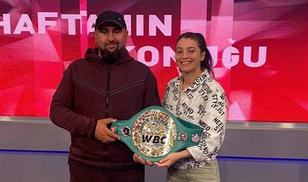 Profesyonel boksta tarih yazan ve WBC Silver Gold kemerini kazanan