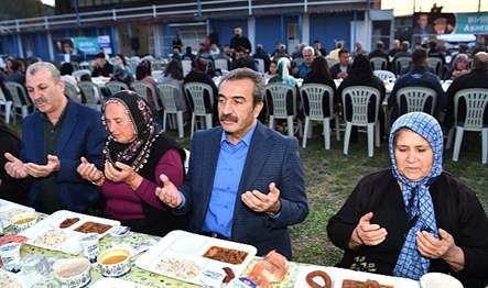 Çukurova Belediye Başkanı Soner Çetin, Salbaş’taki iftar programında vatandaşlara müjdeler