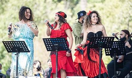 İzmir Büyükşehir Belediyesi sokak sanatçılarının çalışma koşullarını iyileştiriyor. Yaratıcılığını sokakta