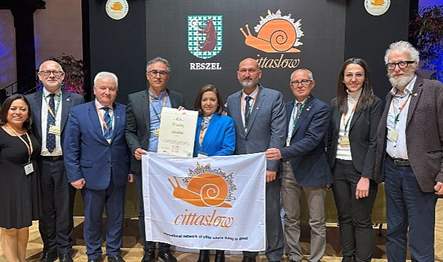 Antalya’nın batısında yer alan tarımın ve turizmin önemli merkezlerinden Finike,