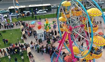 Keçiören Belediyesi bünyesinde hizmet veren çocuk lunaparkı rengârenk oyuncaklarla 4-8