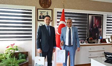 Ukrayna Antalya Konsolosu Oleksandr Voronin, Kemer Belediye Başkanı Necati Topaloğlu'na