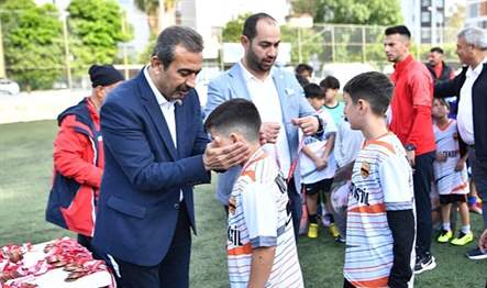 Çukurova Belediyesi’nce düzenlenen Gülen Yüzler Umut Turnuvası Çukurova Belediye Başkanı