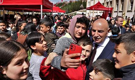 Keçiören Belediyesi tarafından eğitime destek kapsamında başlatılan “Eğitime Bir Tuğla