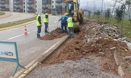 Kocaeli Büyükşehir Belediyesi’nin Yol Bakım Timi, kent genelinde konforlu ulaşıma
