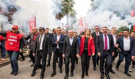 İzmir Büyükşehir Belediyesi şirketleri İZELMAN ve İZENERJİ bünyesinde çalışan yaklaşık