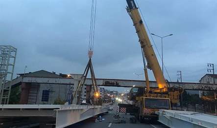 Büyükşehir Belediyesi tarafından Derince 60 Evler mevkiinde yapımı süren yaya