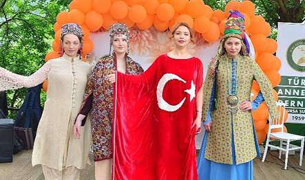 Türk Anneler Derneği (TAD) Bursa Şubesi, Anneler Günü'nü renkli bir