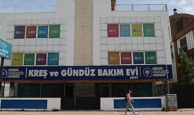 Antalya Büyükşehir Belediye Başkanı Muhittin Böcek, her ilçeye kreş sözünü