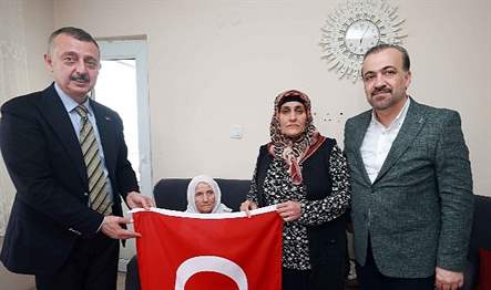 Başkan Büyükakın, Gebze’de Anneler Günü nedeniyle şehit annelerini ziyaret etti,