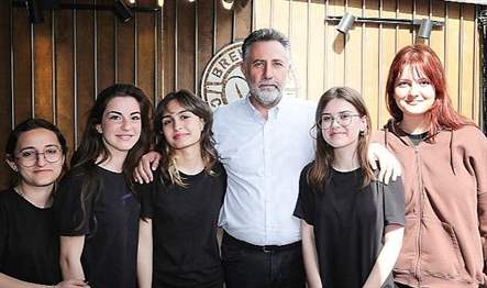 Bayraklı Belediye Başkanı Serdar Sandal, seçimlerin ikinci turu öncesi gençlere