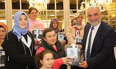 Canik Belediye Başkanı İbrahim Sandıkçı, anneleri kahvaltı programında ağırladı.