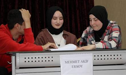 Beyaz Kalpler Eğitim ve Gelişim Merkezinde eğitim gören öğrenciler bilgi