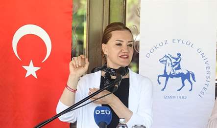 Dokuz Eylül Üniversitesi (DEÜ) Rektörü Prof. Dr. Nükhet Hotar, toplumda