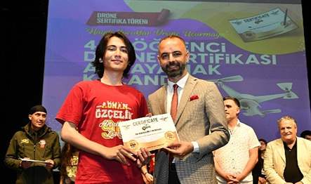 Mersin Yenişehir Belediyesi tarafından ilçedeki 18 lisede verilen drone eğitimlerine