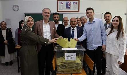 İnegöl Belediye Başkanı Alper Taban, 14 Mayıs seçimleri kapsamında oyunu