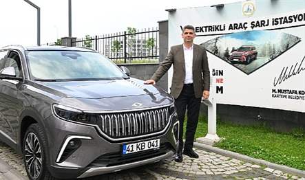 Türkiye'nin ilk yerli otomobili TOGG ile Kartepe sokaklarında dolaşan Kartepe