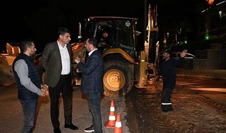 Kartepe Belediyesi ekipleri ilçe genelinde asfalt serim çalışmasına aralıksız devam