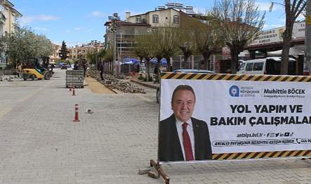 Antalya Büyükşehir Belediyesi Korkuteli ilçesinde sorumluluk alanında bulunan caddelerde parke