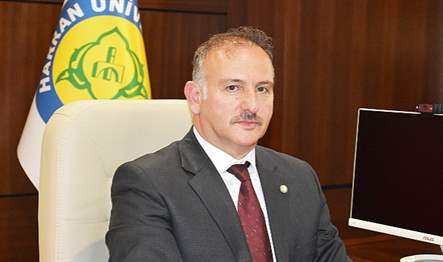 Harran Üniversitesi Rektörü Prof. Dr. Mehmet Tahir Güllüoğlu, 2022 yılında