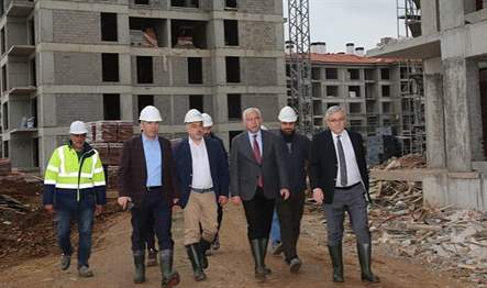 Büyükşehir Genel Sekreteri Balamir Gündoğdu, Sağlık Kent Konutları’nı inceleyerek bilgi