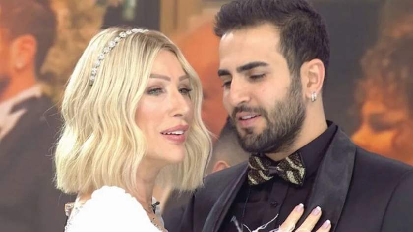 Ünlü şarkıcı Seda Sayan ve eşi Çağlar Ökten sandığa giderek