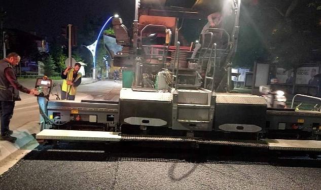 Büyükşehir Belediyesi Yol Bakım Timi yaya ve araç trafiğini aksatmamak