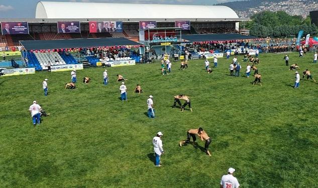 Büyükşehir’in her yıl geleneksel olarak düzenlediği ve binlerce güreş severin