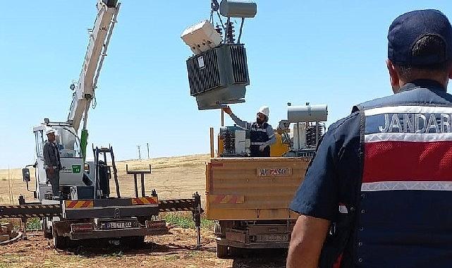 Güneydoğu Anadolu Bölgesi’nde faaliyet gösteren Dicle Elektrik saha ekipleri, diğer