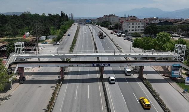Büyükşehir Belediyesi tarafından Derince 60 Evler mevkiinde yapımı süren yaya
