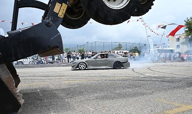 Kemer’de bu yıl 8’ncisi düzenlenen “Kemer Otomobil Festivali” renkli görüntülere