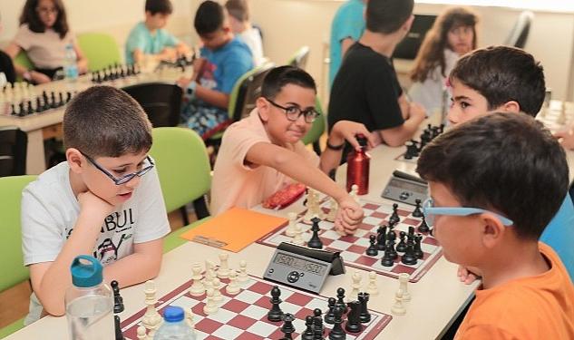 Aliağa’da satranç sporunu yaymayı ve küçük yaşlarda çocuklara satranç sporunu