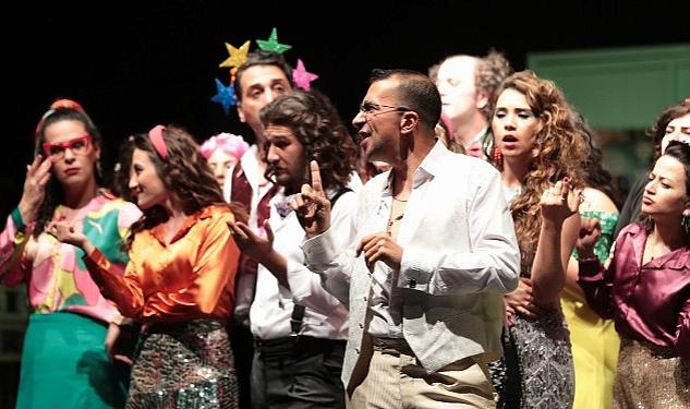 Aliağa Belediye Tiyatrosu (ALBET) oyuncuları tarafından sahnelenen ‘Güzel Günler İçin’