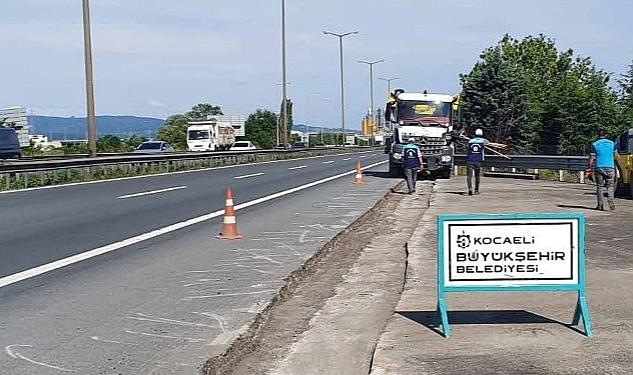 Büyükşehir Belediyesi Yol Bakım Timi tarafından İzmit Alikahya Akarsu Caddesi