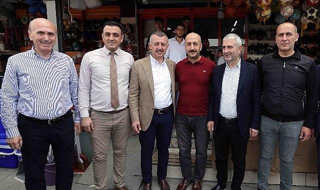 Kocaeli Büyükşehir Belediye Başkanı Tahir Büyükakın, esnafların nabzını tutmaya ve