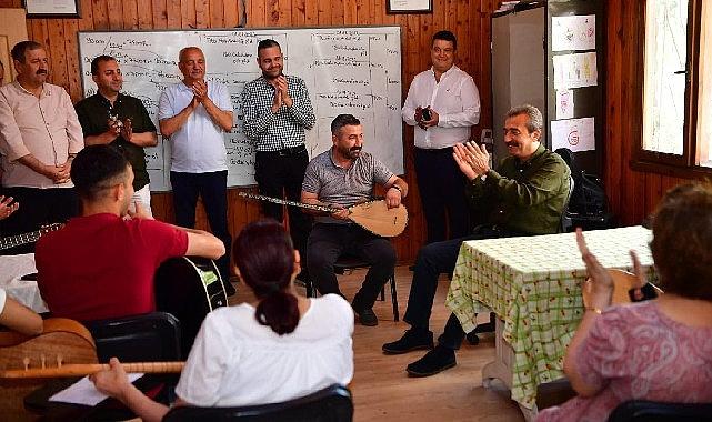 Çukurova Belediye Başkanı Soner Çetin, Güzelyalı Toplum Merkezi’ni ziyaret ederek,