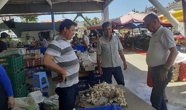 Kemer Belediye Başkanı Necati Topaloğlu, her hafta yaptığı pazar esnafı