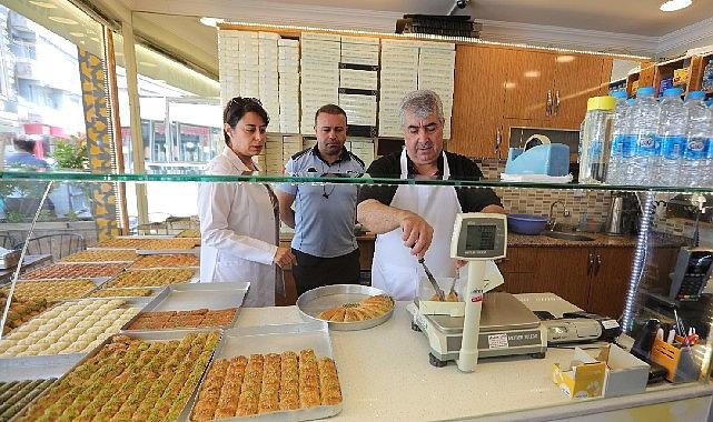 Kurban Bayramı öncesi çalışmalarını hızlandıran Bayraklı Belediyesi Zabıta Müdürlüğü ekipleri,