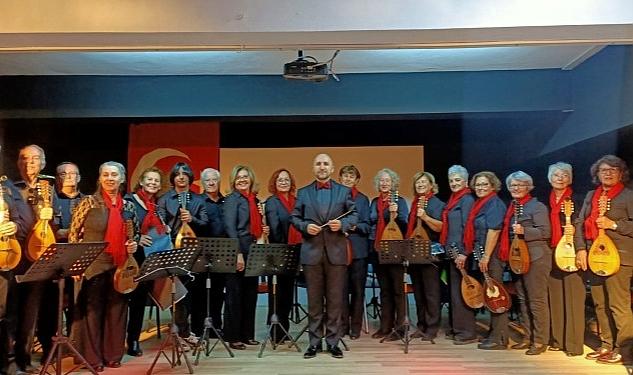 Bayraklı Belediyesinin TOBAV işbirliği ile hayata geçirdiği Bayraklı Mandolin Orkestrası,
