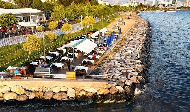 İzmir’in eşsiz manzaralarına sahip Bayraklı Belediyesinin sosyal tesisleri, güncellenen yaz