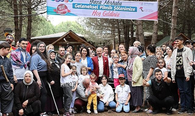 Bayrampaşa Belediyesi, ilçede yaşayan engelli vatandaşları aileleri ile birlikte Geleneksel