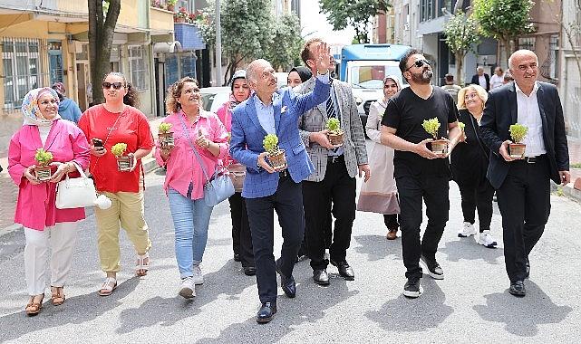 Bayrampaşa Belediyesi, geleneksel ‘Fesleğenli Bahar Etkinliği’ kapsamında ilçe genelinde toplam