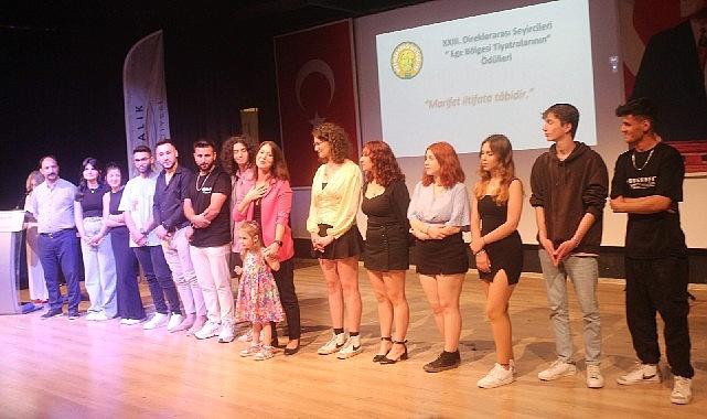 Burhaniye Belediyesi Kent Tiyatrosu tarafından sahnelenen "YAŞASIN BARIŞ" oyunu Ayvalık